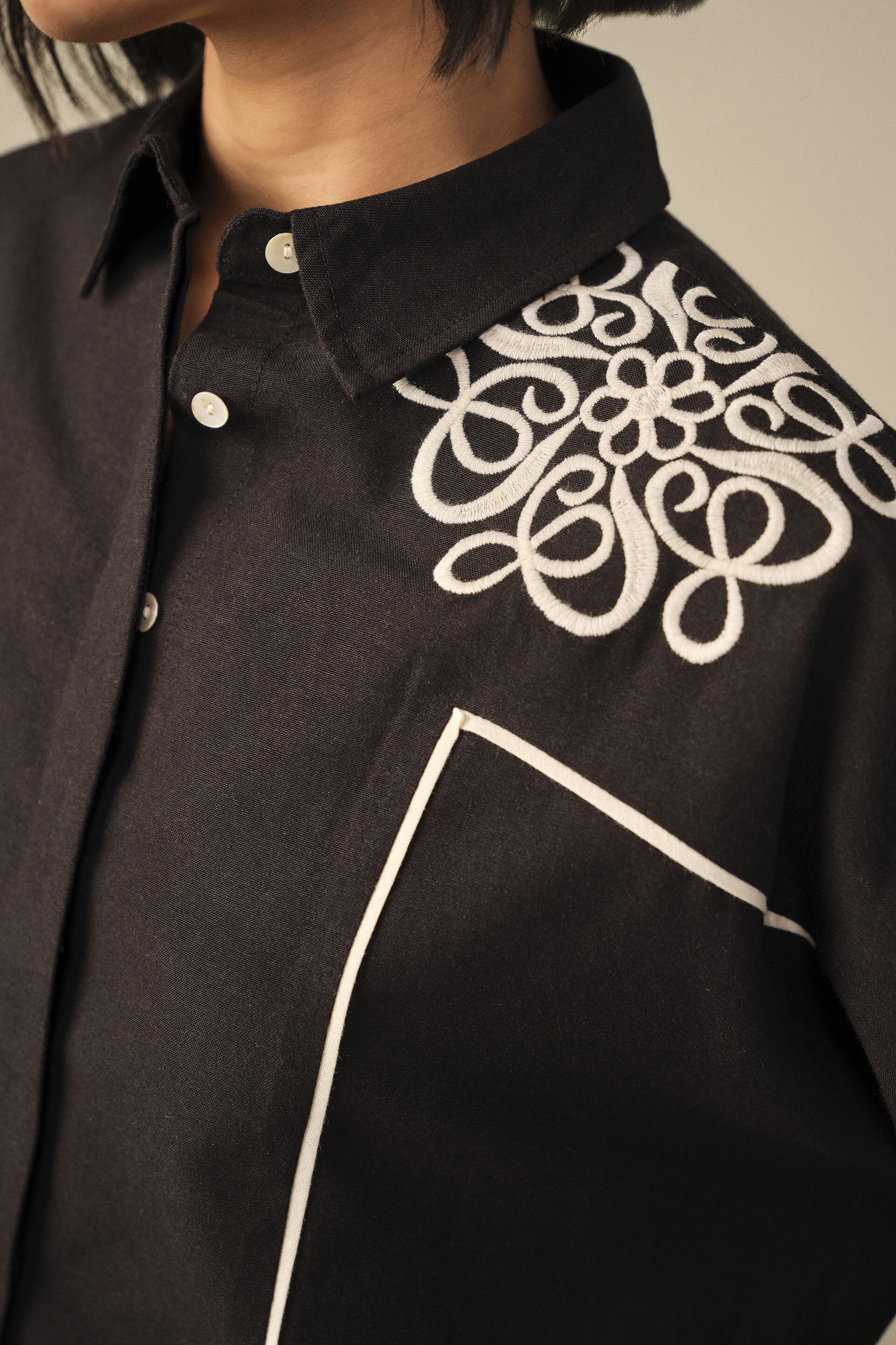 Printed Crop Shirt in Black, Black, image 3